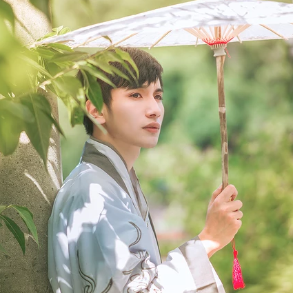 古典家佳樂文學(xué)漢服孤館燈青頭像，古風(fēng)男生頭像