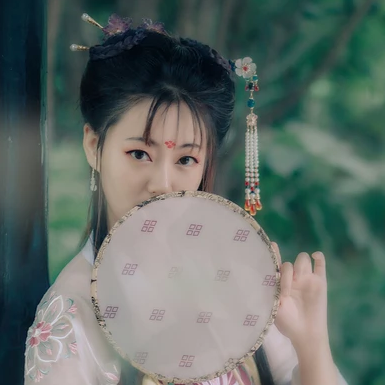 唯美漢服女生頭像，古風真人女子頭像