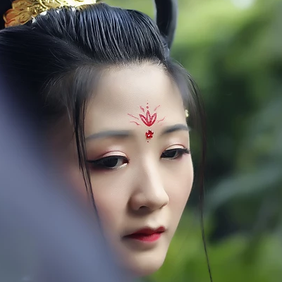 妖艷冷漠的女生頭像，唯美古風(fēng)真人女子頭像