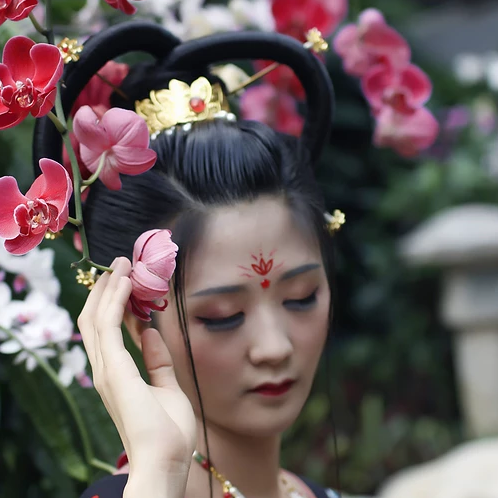 妖艷冷漠的女生頭像，唯美古風(fēng)真人女子頭像