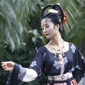 妖艷冷漠的女生頭像，唯美古風(fēng)真人女子頭像