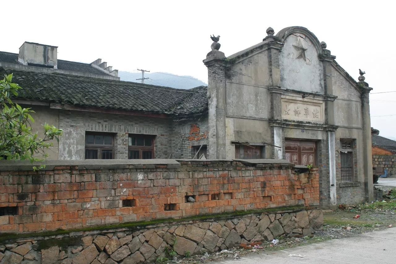 寧波·花雨醉，品花間一壺酒聽(tīng)雨后醉朦朧