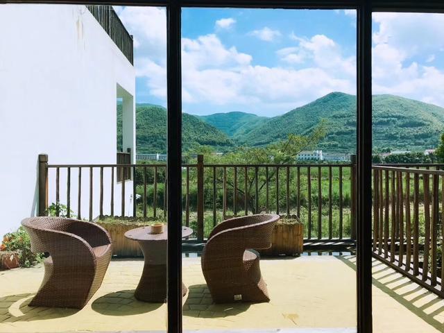 寧波·花雨醉，品花間一壺酒聽雨后醉朦朧