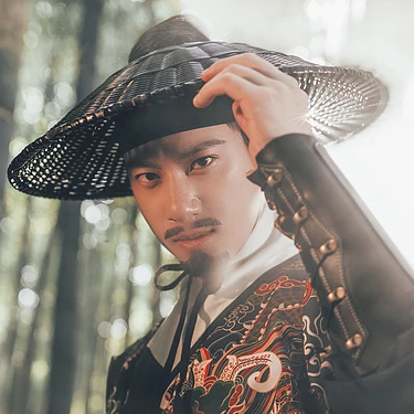 霸氣錦衣行帶刀頭像，唯美古風(fēng)男生真人頭像