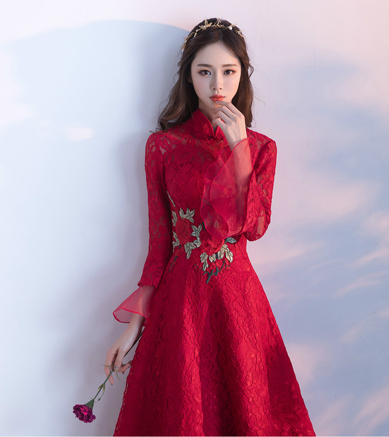 傳統(tǒng)復(fù)古印花中式禮服，紅色蕾絲新娘晚禮服