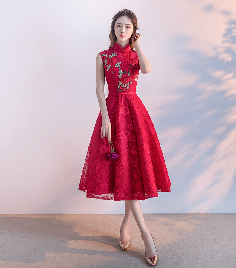 時(shí)尚無(wú)袖中式禮服，紅色蕾絲印花晚禮服