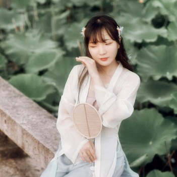 荷塘邊漢服古風(fēng)頭像，唯美古風(fēng)女子真人頭像