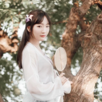 荷塘邊漢服古風(fēng)頭像，唯美古風(fēng)女子真人頭像