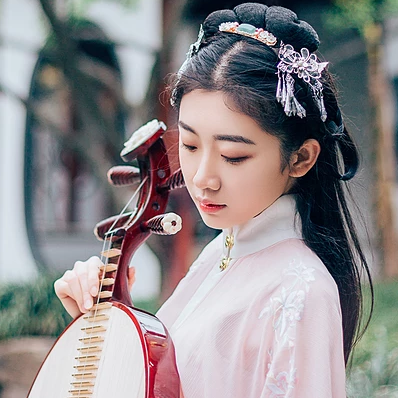 桃花樹下古風(fēng)頭像，唯美古風(fēng)粉衣女子真人頭像