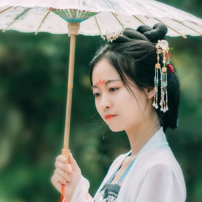 紅衣女子帶傘頭像，唯美古風(fēng)女子真人頭像