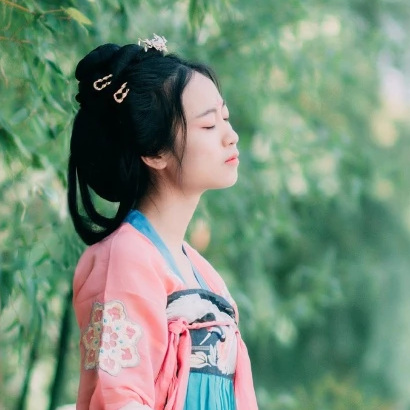 紅衣女子帶傘頭像，唯美古風(fēng)女子真人頭像