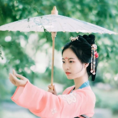 紅衣女子帶傘頭像，唯美古風(fēng)女子真人頭像