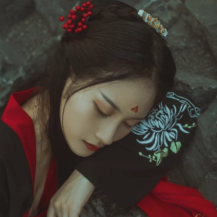 紅妝帶傘古風(fēng)頭像，唯美古風(fēng)真人女子頭像