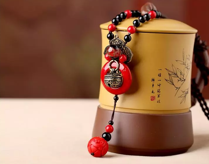 赤子心家佳樂文學(xué)項(xiàng)鏈復(fù)古紅色吊墜毛衣鏈