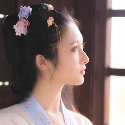 粉色小清新帶團(tuán)扇頭像，唯美古風(fēng)女子真人頭像