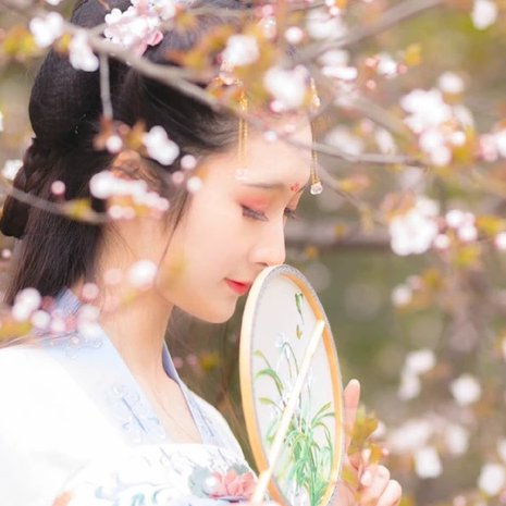 粉色小清新帶團(tuán)扇頭像，唯美古風(fēng)女子真人頭像