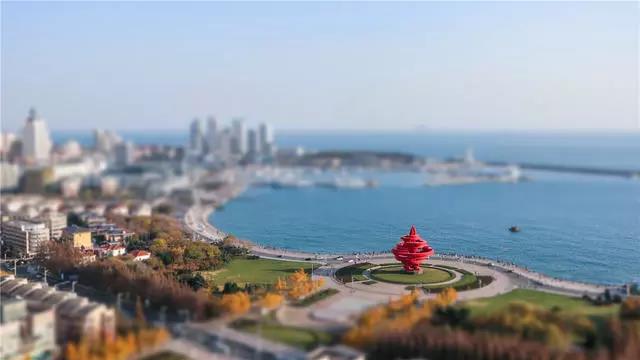 青島·Villaart維林藝墅，因?yàn)榉孔訍凵弦蛔? src="/wenxue/d/file/bigpic/190404/04/13-1G01PU534.gif" style="height: 450px; width: 800px;" / data-XKid="MTBLAm"></p>
<p data-fGpm="qeeDkM">
	　　從一個(gè)人旅行，到兩個(gè)人出游，再到現(xiàn)在的拖家?guī)Э?，我始終享受著出去玩這件事本身。</p>
<p data-wWaz="Hw1gjM">
	　　帶著小朋友出游，是很珍貴的回憶，只是偶爾，的確也有些狼狽。</p>
<p data-BhVO="XjrLU4">
	　　有很多需要考慮的因素：交通、飲食、游樂場;住宿地最好選擇小朋友可以自由玩耍、大人也能浪的地方&hellip;&hellip;<br / data-oWIX="hIpkPm">
	<img alt=