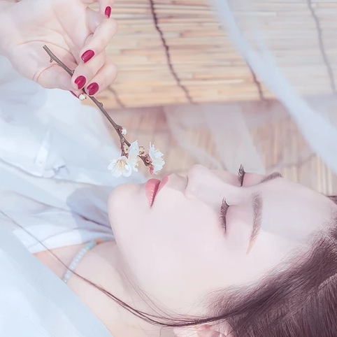 白衣冷艷女子頭像，唯美古風(fēng)真人頭像