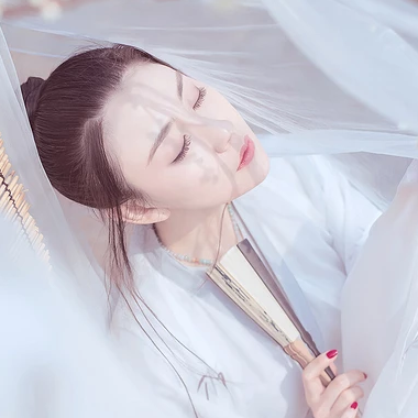 白衣冷艷女子頭像，唯美古風(fēng)真人頭像
