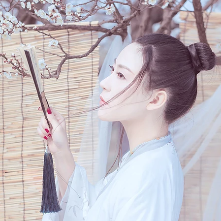 白衣冷艷女子頭像，唯美古風(fēng)真人頭像