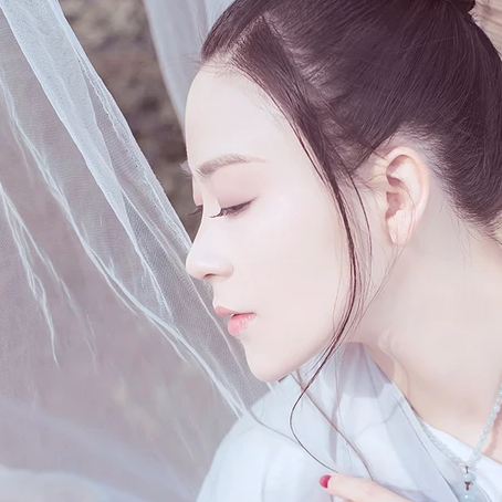 白衣冷艷女子頭像，唯美古風(fēng)真人頭像