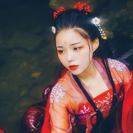 嬌艷紅衣女子頭像，唯美古風(fēng)真人頭像