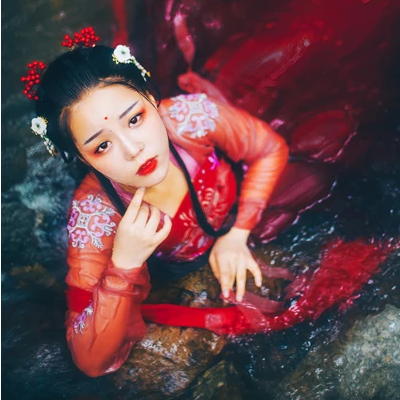 嬌艷紅衣女子頭像，唯美古風(fēng)真人頭像