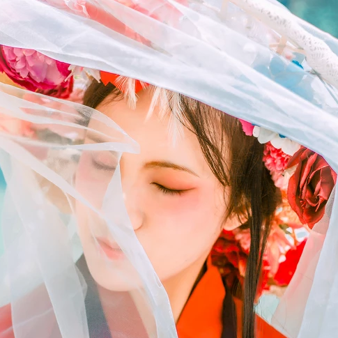 花樣紅衣女子頭像，唯美古風(fēng)真人頭像