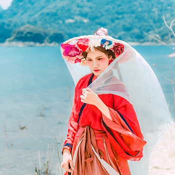 花樣紅衣女子頭像，唯美古風(fēng)真人頭像