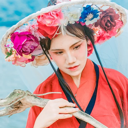 花樣紅衣女子頭像，唯美古風(fēng)真人頭像