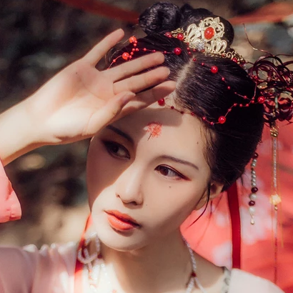 嬌艷彼岸花女子頭像，唯美古風(fēng)真人頭像