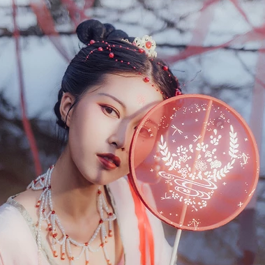 嬌艷彼岸花女子頭像，唯美古風(fēng)真人頭像