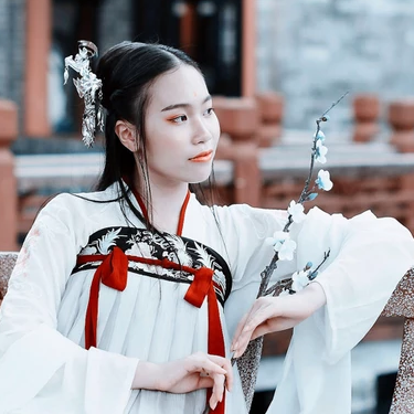 梅花樹下閨蜜頭像，唯美古風(fēng)女子真人頭像