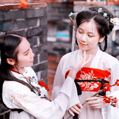 梅花樹下閨蜜頭像，唯美古風(fēng)女子真人頭像