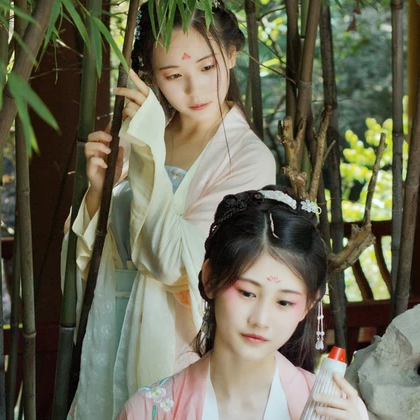 綠陰樹(shù)下閨蜜頭像，唯美古風(fēng)女子頭像