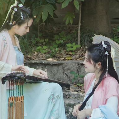 綠陰樹(shù)下閨蜜頭像，唯美古風(fēng)女子頭像