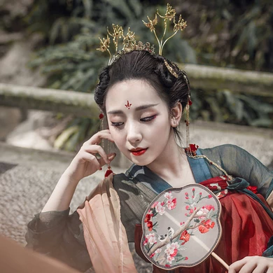 嬌艷紅裙帶紅傘頭像，唯美古風(fēng)女子頭像