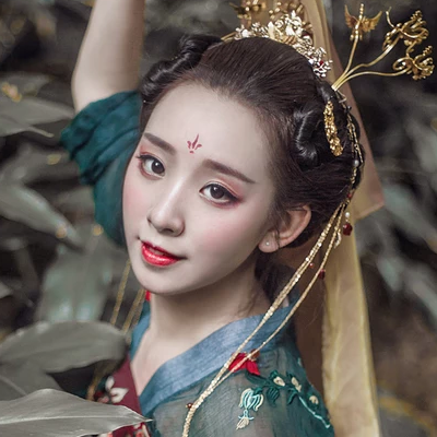 嬌艷紅裙帶紅傘頭像，唯美古風(fēng)女子頭像