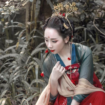 嬌艷紅裙帶紅傘頭像，唯美古風(fēng)女子頭像