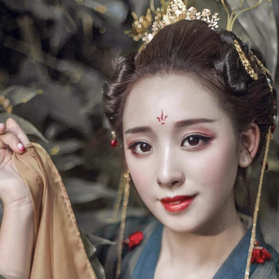 嬌艷紅裙帶紅傘頭像，唯美古風(fēng)女子頭像