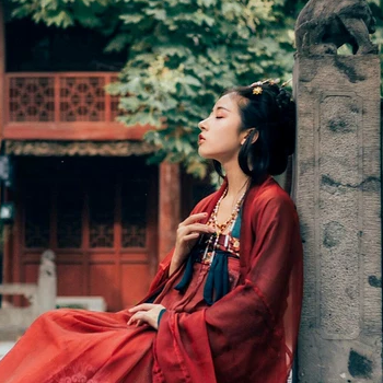 青玉暗紅裙帶團(tuán)扇頭像，唯美古風(fēng)女子頭像