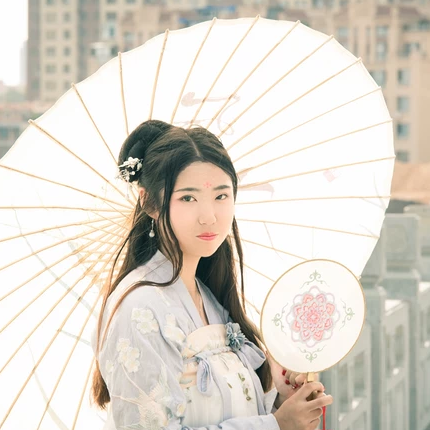陽光下漢服帶傘頭像，唯美古風閨蜜頭像