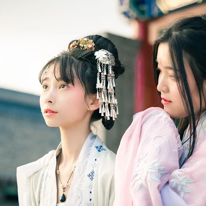 陽光下漢服帶傘頭像，唯美古風閨蜜頭像