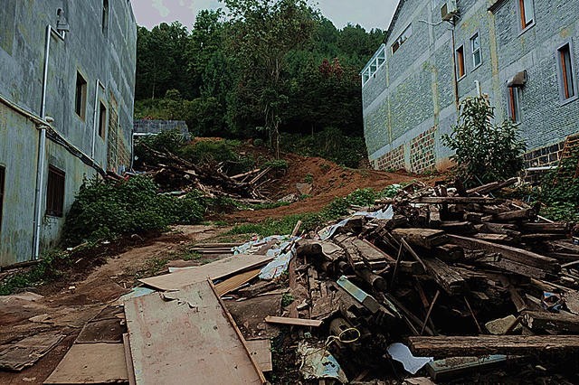 安之若宿·山，建一小屋與你晨鐘暮鼓