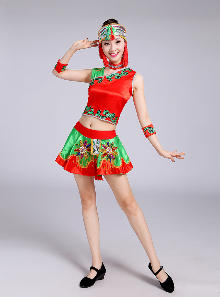 云南彝族壯族女表演超短裙服裝，少數(shù)民族服裝