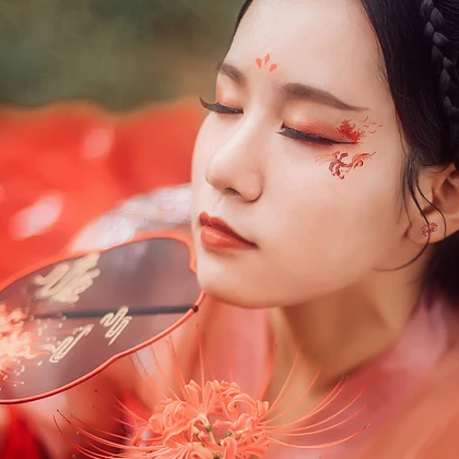 妖艷彼岸花紅衣女子頭像，唯美古風(fēng)真人頭像