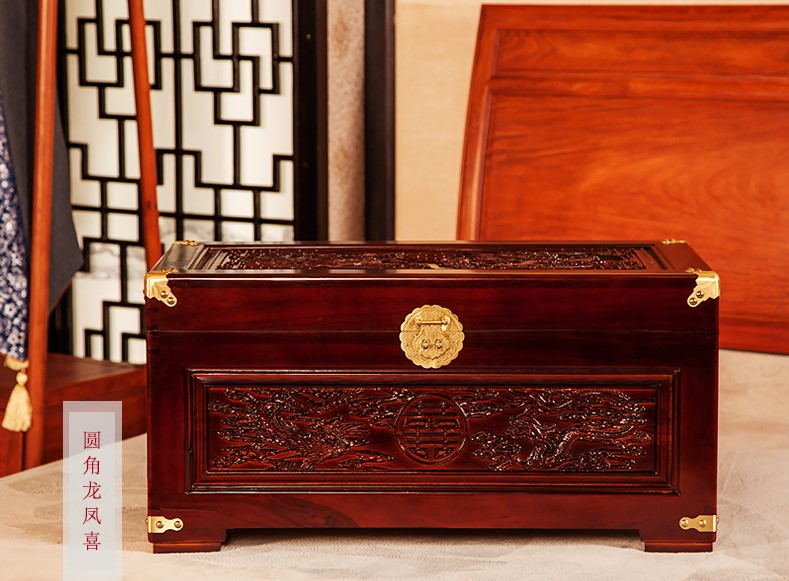 美觀實(shí)用雙喜樟木箱，精美雕花木箱子