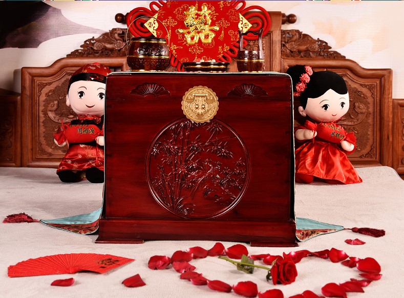 復(fù)古樟木箱，精美竹子雕花木箱子