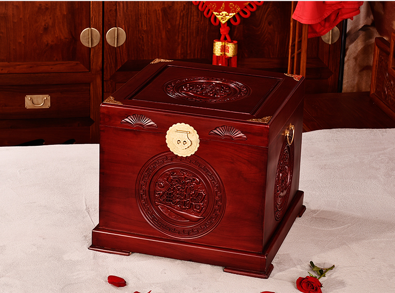 三款精美雕花復(fù)古樟木箱木箱子