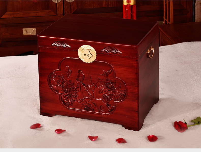 三款精美雕花復(fù)古樟木箱木箱子